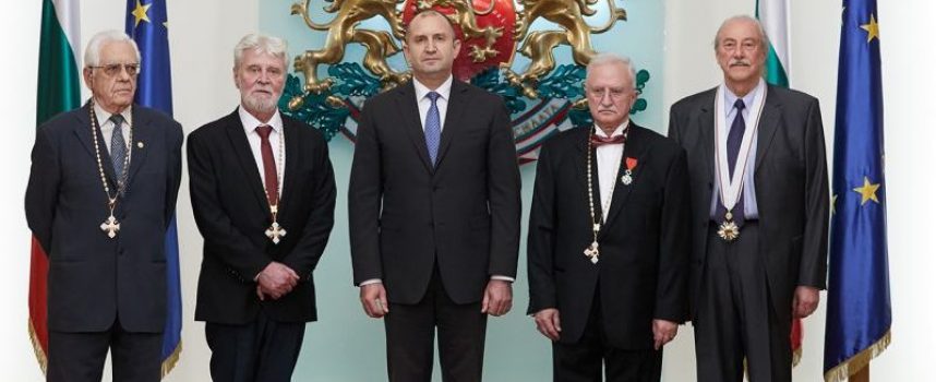 Президентът Румен Радев удостои с държавни отличия дейци на културата, науката и медицината
