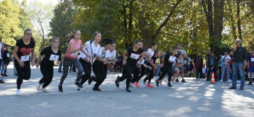 Лекоатлетически крос „Златна есен“ събра над 180 ученици от 15 училища