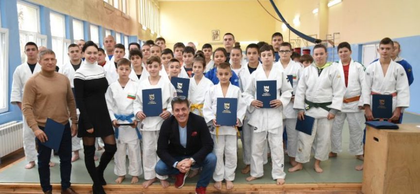 Тодор Попов награди спортистите и треньора на „Кодокан“