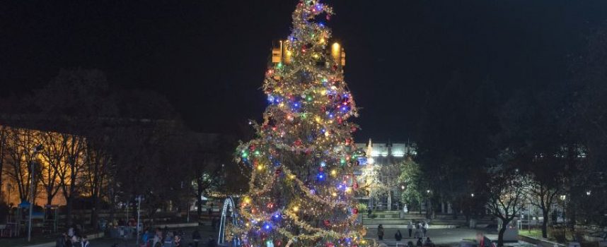 Светлините на коледната елха грейват на 8 декември в Пазарджик