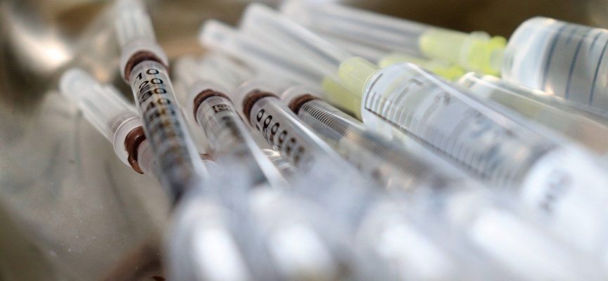 Министерството на здравеопазването обясни какво съдържат ваксините срещу коронавирус