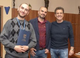 Кметът Тодор Попов връчи поредните награди от инициативата „Граждански импулс” на Димитър Илков и Никола Ставрев