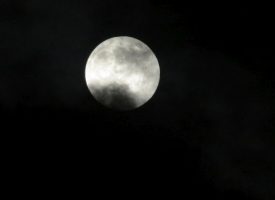 Вдигни очи: Частично лунно затъмнение ще има в петък, но няма да го видим от България