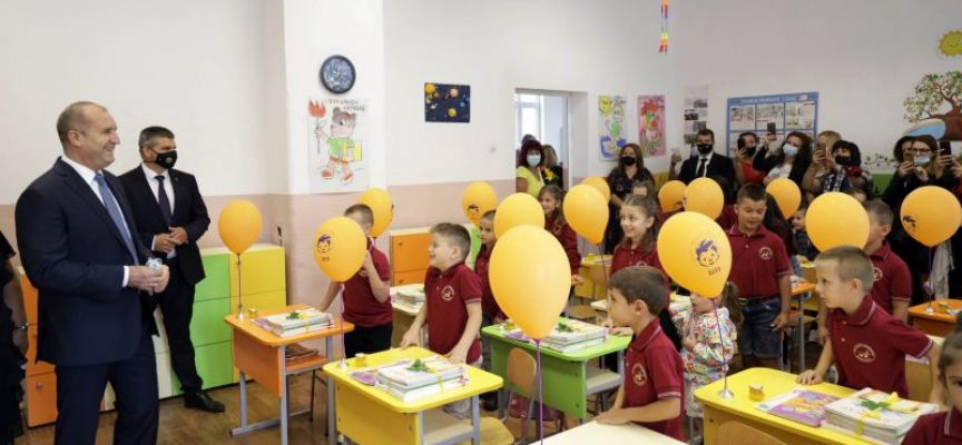 Президентът Румен Радев: Българското училище е свято място, където нашите деца се превръщат в осъзнати личности