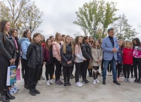 Кметът Тодор Попов посрещна кралиците на мажоретния спорт