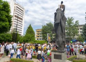 Празничното шествие по случай 24 май затваря временно централния булевард „България“
