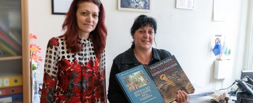 Арт клуб „Асарел“ подари „Енциклопедия на Априлското въстание“ на училищата и библиотеките в общината