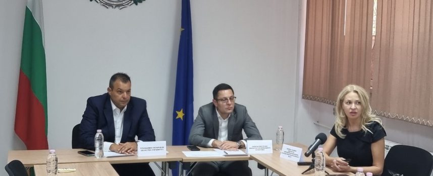 Министър Александър Пулев в Пазарджик: Основният приоритет е глътка въздух за най-уязвимия сегмент от българската икономика