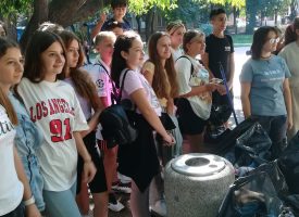 Шестокласници от Пазарджик се включиха в „Да почистим България заедно“