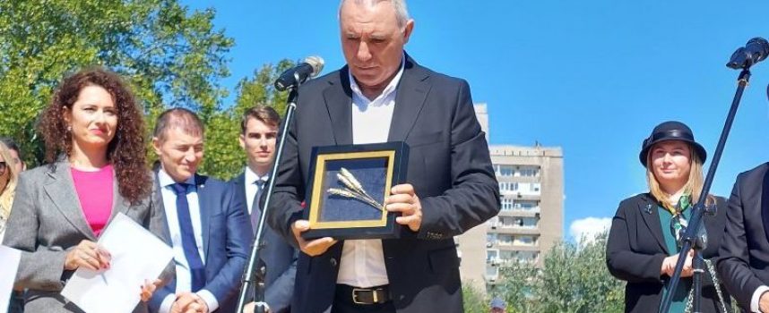 „Ако има Рай на земята, то той е край поречието на Марица“: Златни класове получиха дипломати от кмета на Пазарджик Тодор Попов