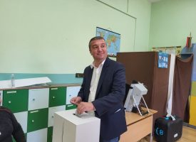 Драгомир Стойнев : Гласувах за спокойствие в българските домове