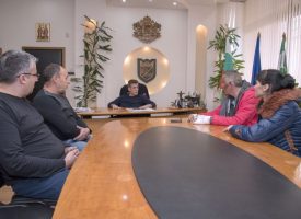 Кметът Тодор Попов към пострадалото семейство от Синитово: Ще направим всичко възможно съвсем скоро домът ви да бъде възстановен