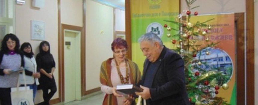 Учителката Бойка Георгиева е „Читател на 2022 г.“, първолаче е най-четящото дете на РБ „Никола Фурнаджиев“