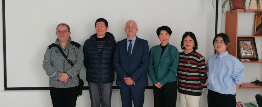 Китайска делегация посети МБАЛ „Уни Хоспитал“