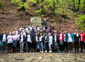 Панагюрище: 50 ученици от дуалното обучение почистиха местността Оборище