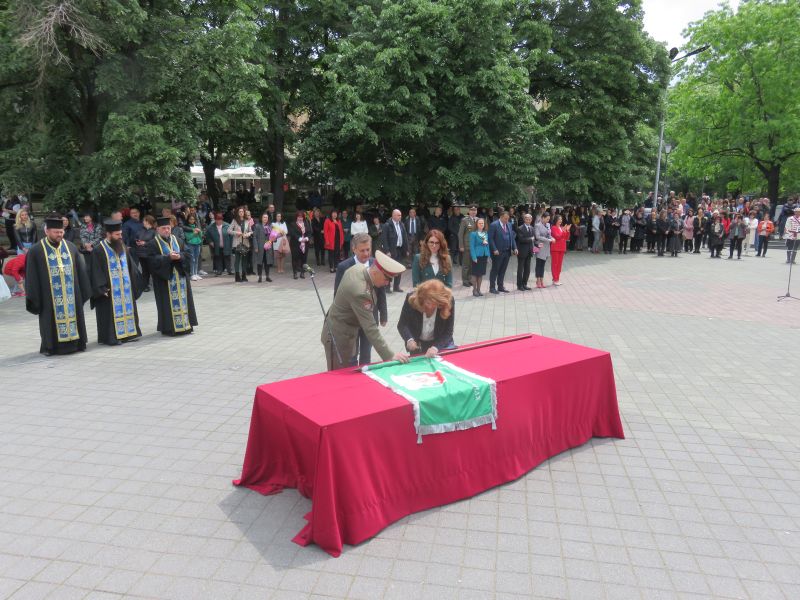 12гвоздеи знаме