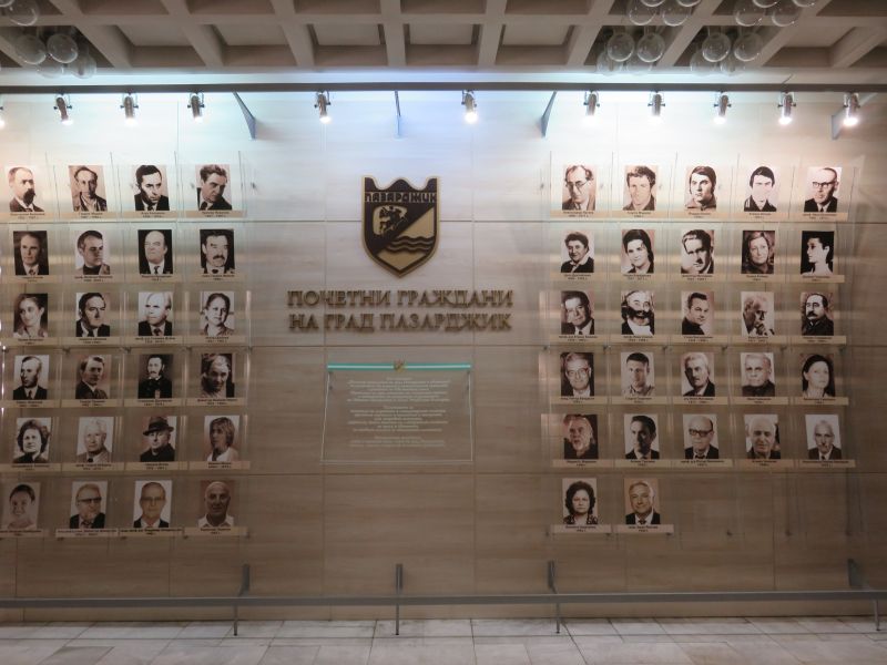 19ПОЧЕТНИ ГРАЖДАНИ