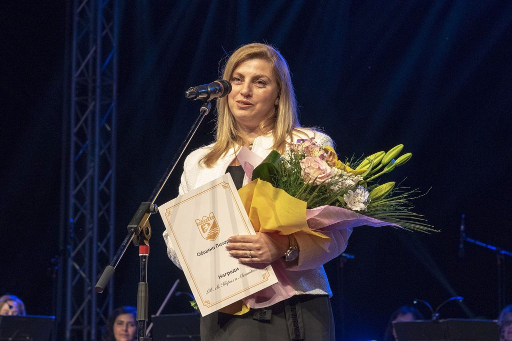 25Мария Попова