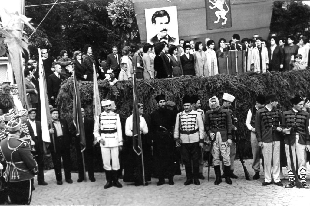 90 години въстание трибуна