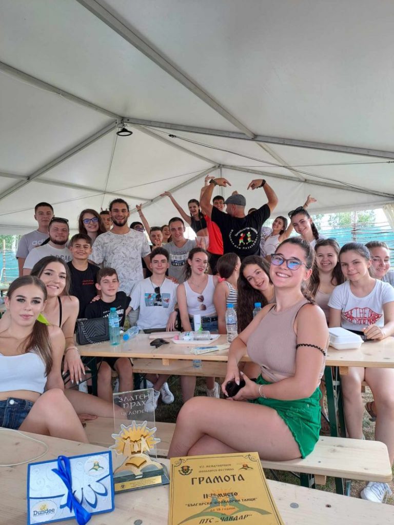 Танцьорите от ПТС „Чавдар” с две награди от „Златен прах“ в Челопеч 1 17чавдар1