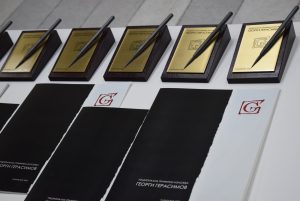 04награди