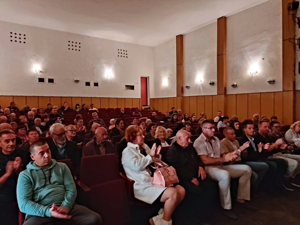Независимият кандидат за кмет на Пещера Йордан Младенов се срещна с обществеността в Капитан Димитриево 1 21младенов2