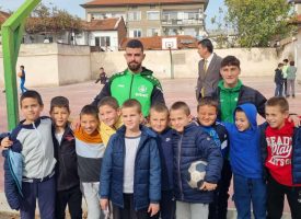 Футболисти на Хебър се срещнаха с ученици от НУ „Никола Фурнаджиев“