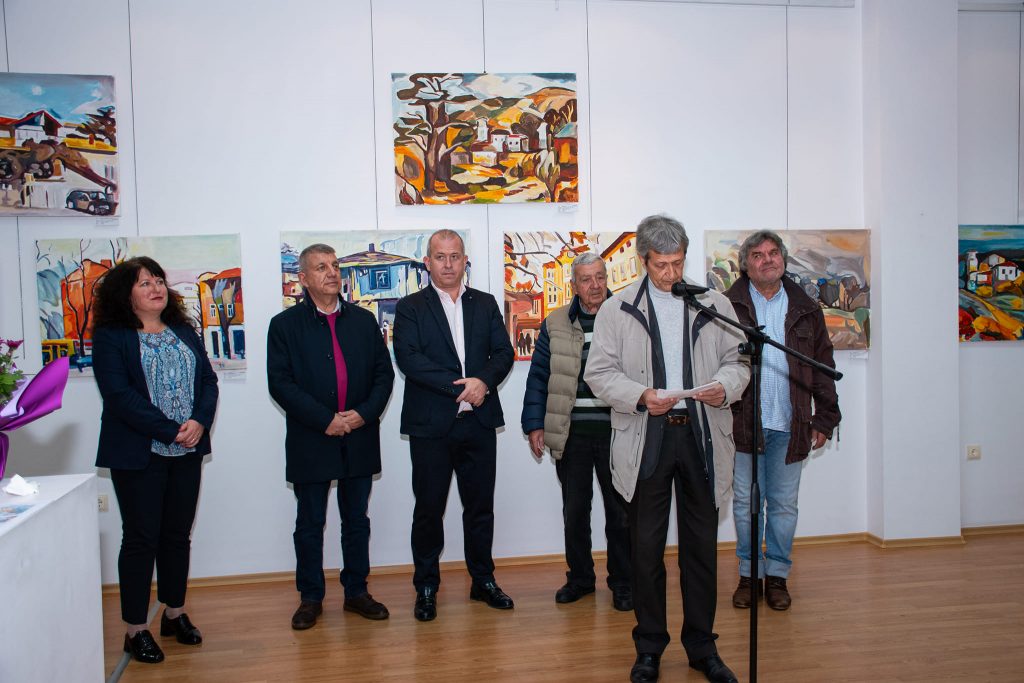 Традиционната си изложба преди Рождество откри Васил Василев в Пещера 2 30откриване