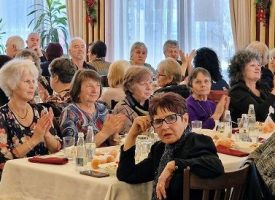 Пенсионерските клубове от община Пещера отбелязаха предстоящите празници с коледно тържество