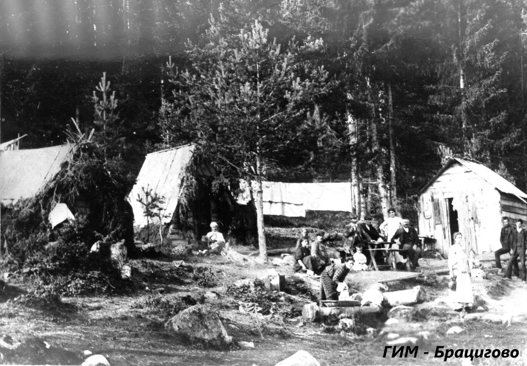 дървена барака на Атолука през 1919