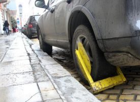 УТРЕ ВНИМАВАЙ КЪДЕ СПИРАШ: Заскобяват всички неправилно паркирали автомобили в Пазарджик