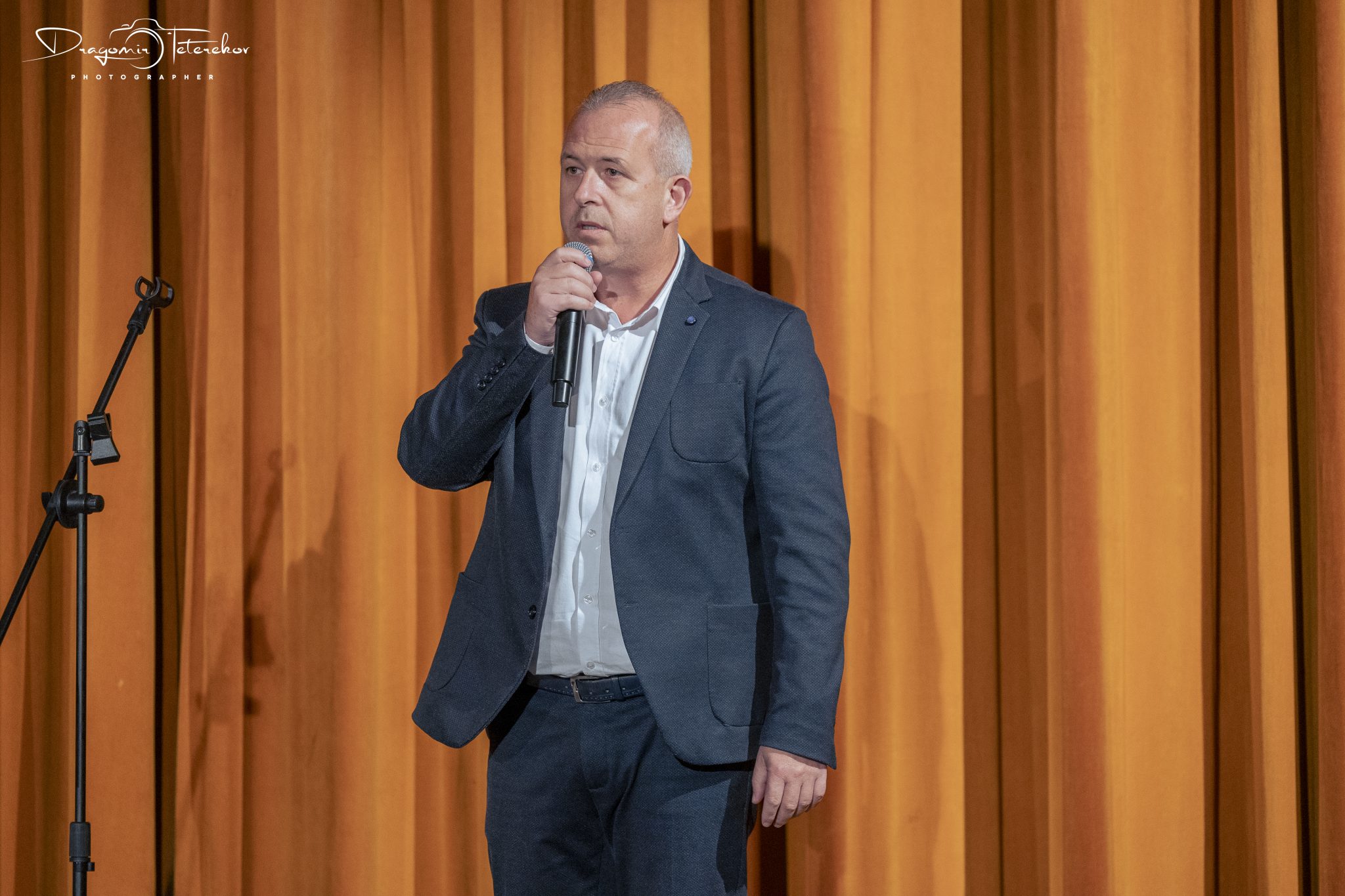 Yordan Mladenov1