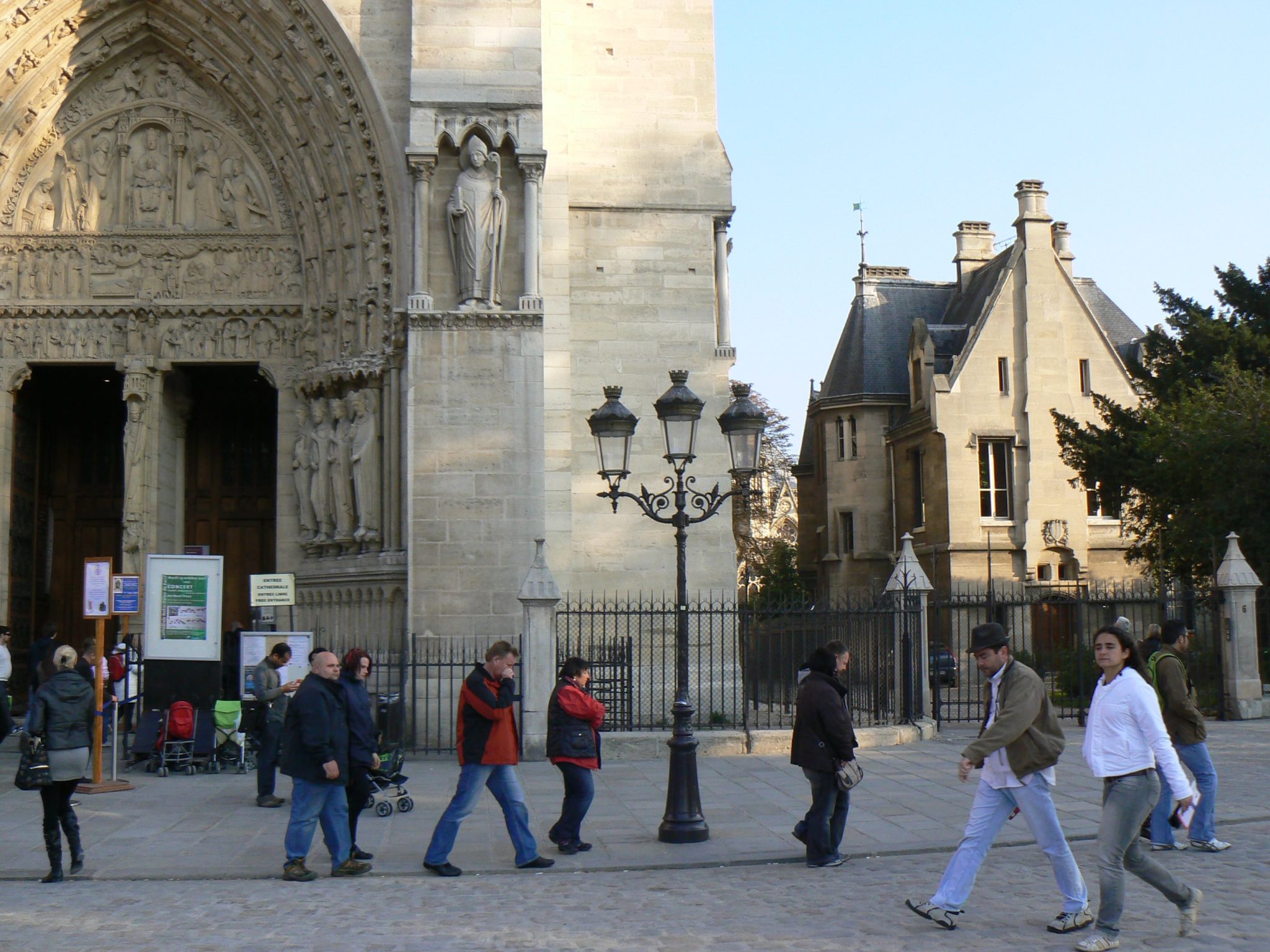 Тръненият венец на Иисус се върна в Нотр Дам, ето каква е историята му 6 Notre dame2