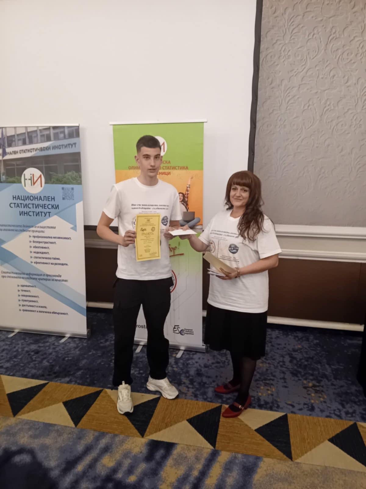 Милена Гълъбинова и Албена Гълъбинова отново изведоха отбора на ПГИМ до първото място на Европейското по статистика 4 491275190 1243012057358783 8032563148829365908 n