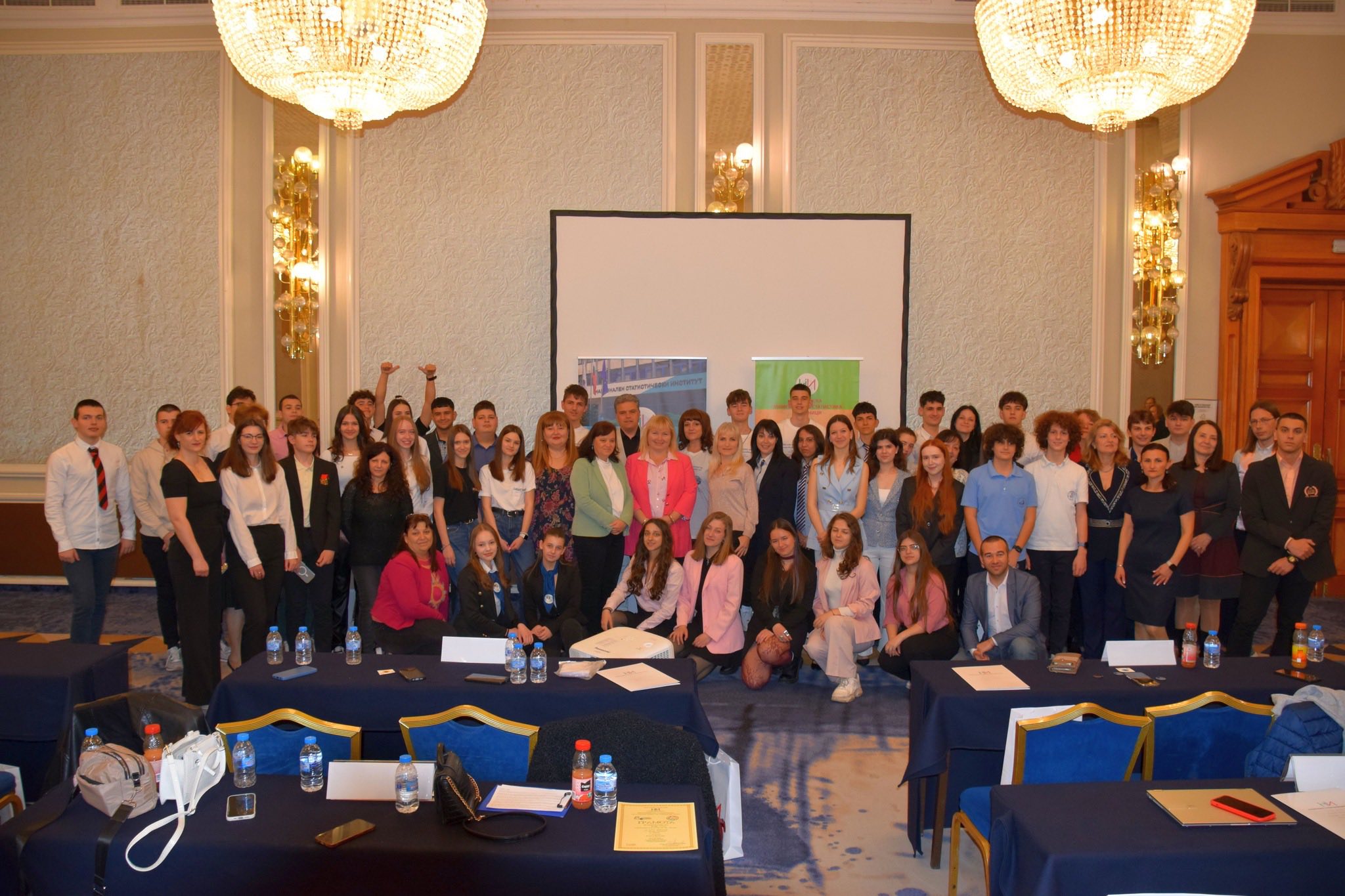 Милена Гълъбинова и Албена Гълъбинова отново изведоха отбора на ПГИМ до първото място на Европейското по статистика 3 491655861 1243012087358780 6173772823802031316 n