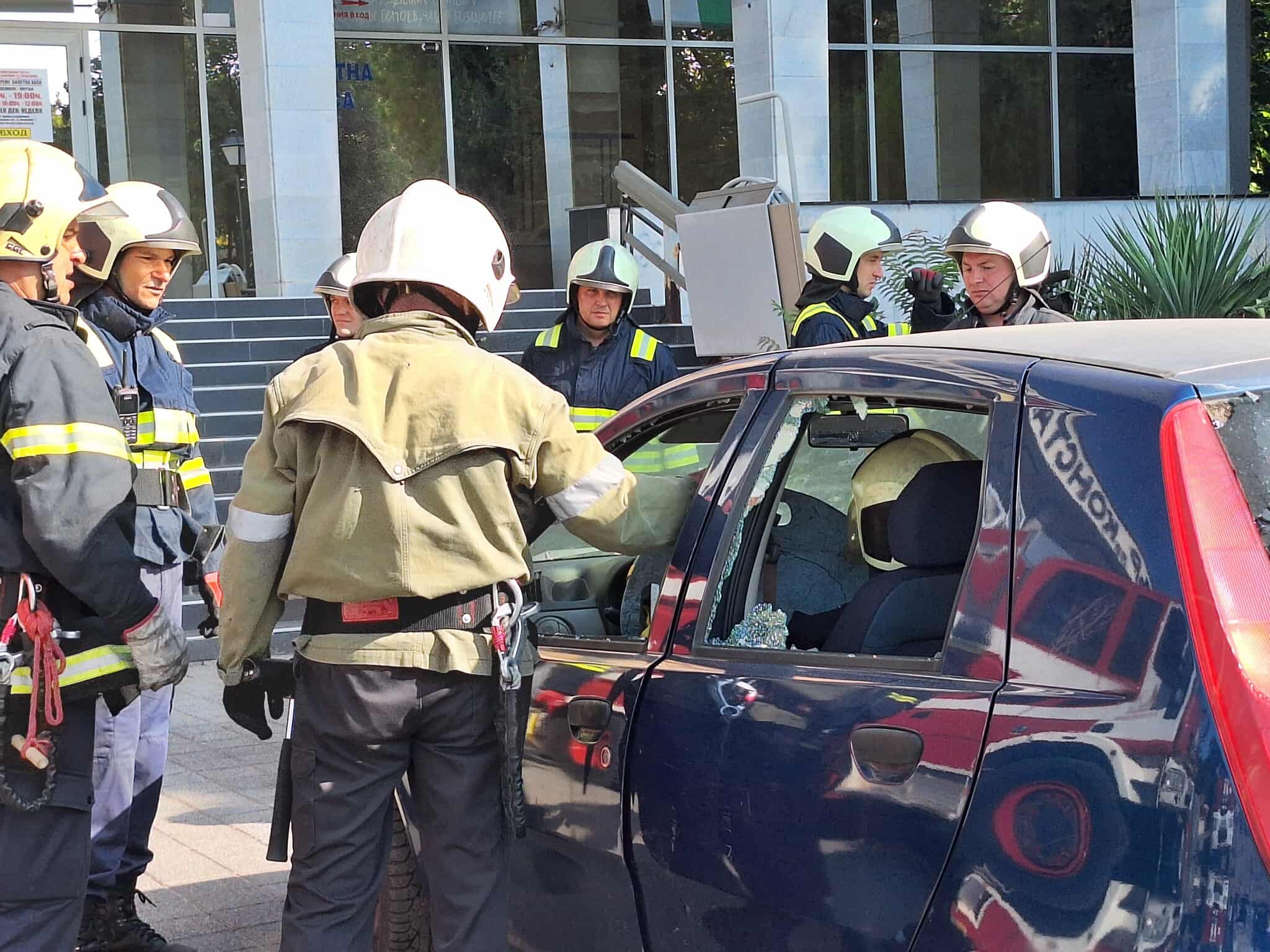 Демонстрация за Седмицата на пожарната безопасност: Кола стана кабрио за три минути 3 546225890 1448759456355836 2524767634516801151 n