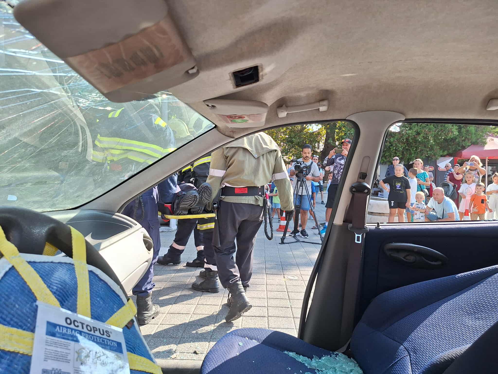 Демонстрация за Седмицата на пожарната безопасност: Кола стана кабрио за три минути 6 546641058 2507054242996218 7592293929456676496 n