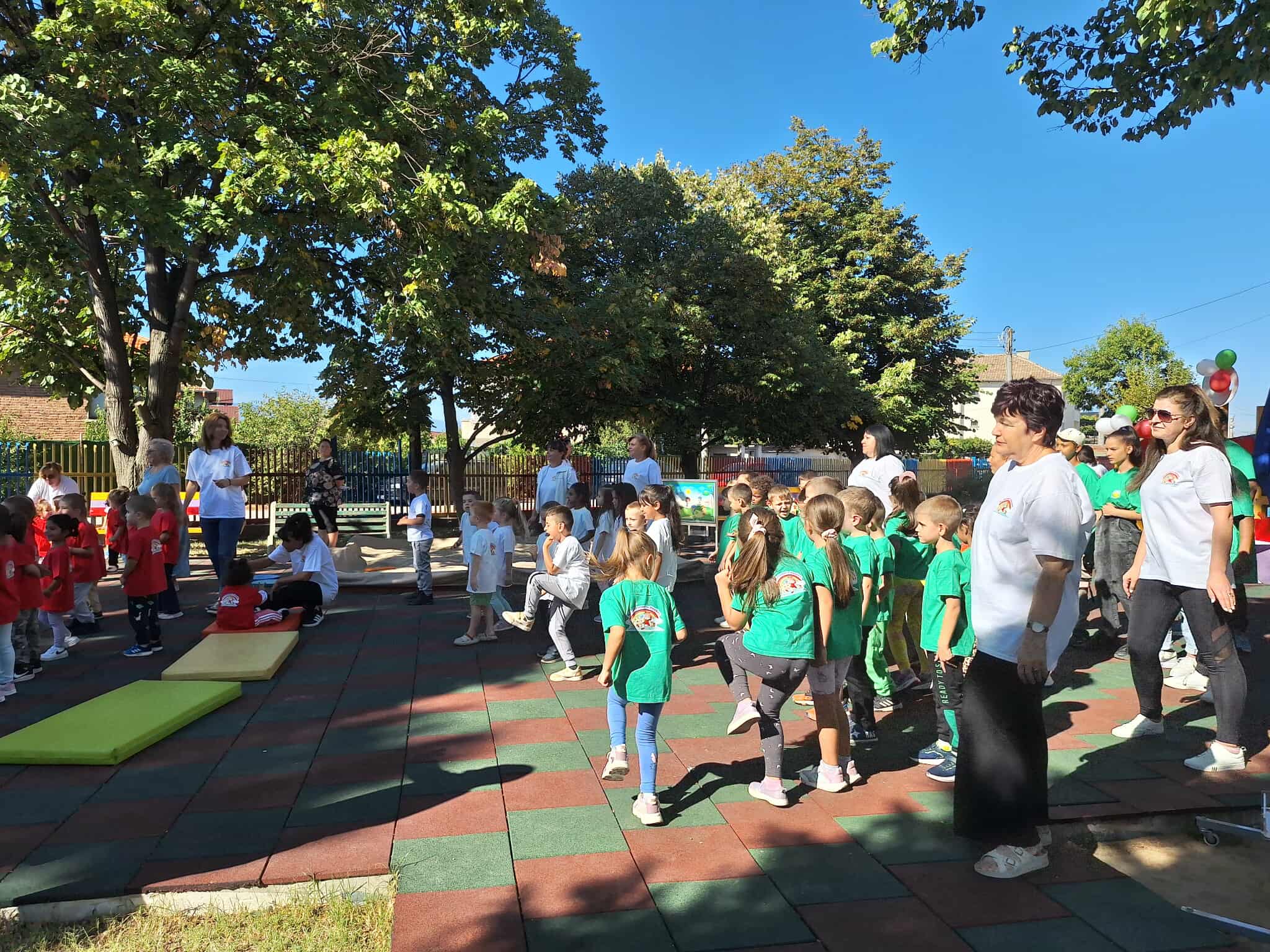 В ДГ "Веселка": Градинарчета от Ивайло, Сарая и ЧДГ "Доброта" отбелязаха Европейския ден на спорта в училище 12 552360199 1883375198875198 5477929086175390718 n