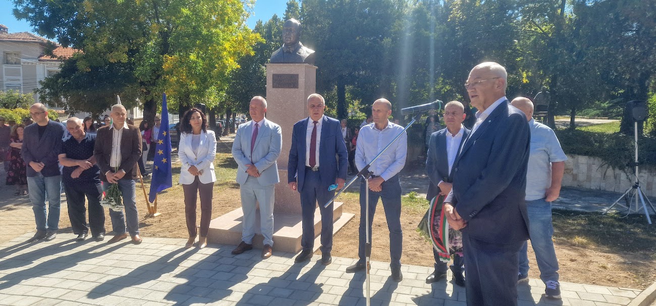 Пещера вече има паметник на Георги Кьосеиванов, "Биовет"АД е сред дарителите 2 otkrivane pametnik georgi kyoseivanov 2025 2