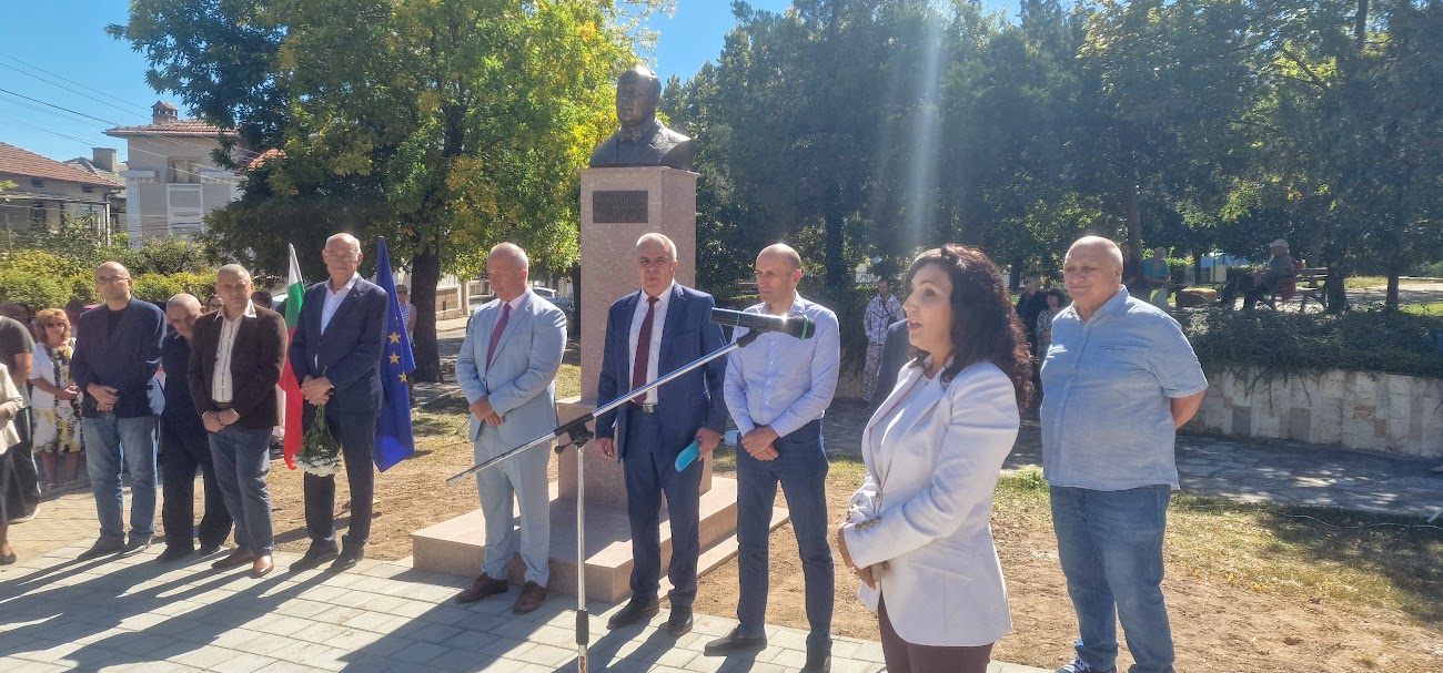 Пещера вече има паметник на Георги Кьосеиванов, "Биовет"АД е сред дарителите 1 otkrivane pametnik georgi kyoseivanov 2025 3