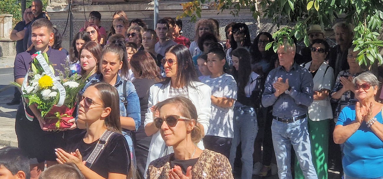 Пещера вече има паметник на Георги Кьосеиванов, "Биовет"АД е сред дарителите 6 otkrivane pametnik georgi kyoseivanov 2025