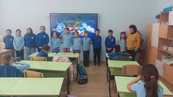 РИОСВ отбеляза Деня на Земята в партньорство с училища в Пазарджик 3 20260415 130133